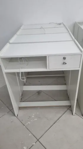 Mesa de manicure ou escrivaninha