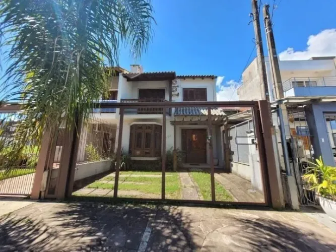 Casa Mobiliada com 3 Dormitórios à Venda