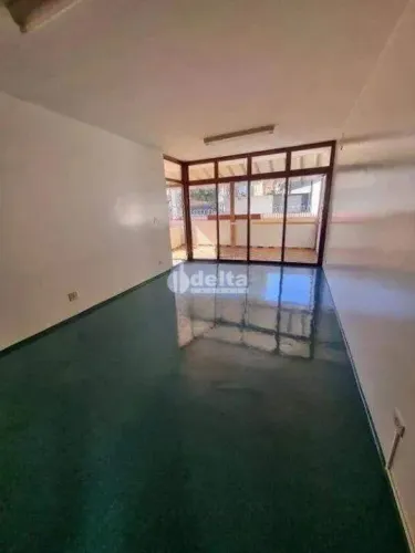 Casa comercial disponível para locação e venda no bairro Fundinho em Uberlândia-MG