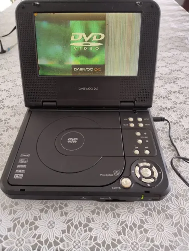 DVD Portátil Daewoo DPC-7600ND - Retirada de Peças - Não funciona.
