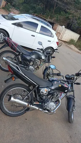 Vendo Fan 125 2008 preta documento e dia também 125 prata 2007