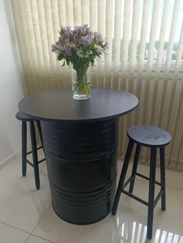 Mesa tonel multifuncional