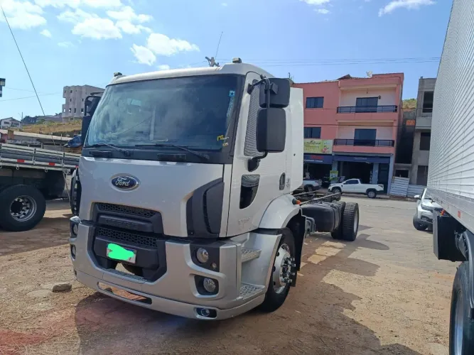 FORD CARGO 1319 2015 APENAS 65MIL KM ORIGINAL
