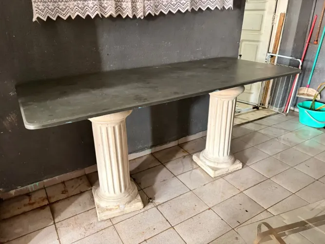 Mesa de mármore com Colunas Decorativas - Ideal para Piscina, Churrasqueira e Eventos