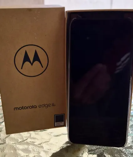 Vendo cel Motorola Edge Neo 30. Em perfeitas condições,256 gb, Black, 8 RAM, 5G. R$700,00