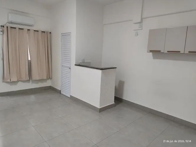 Vende kitnet, com oito apartamentos, próximo do Sesc Arsenal.