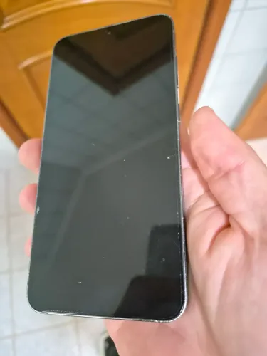 Galaxy S24+ (Plus) 512gb, prata, tudo funcionando.Possui marcas de uso nas laterais. 