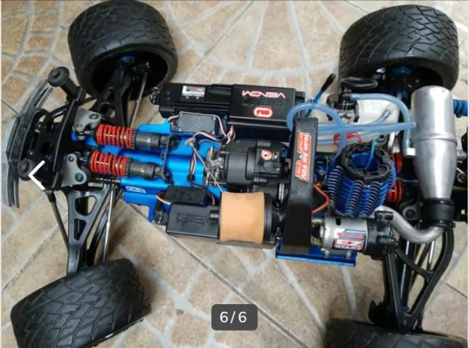 Carrinho de controle remoto a gasolina (COMBUSTÃO Traxxas revo 3.3)