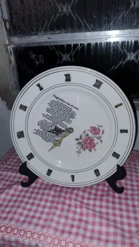 ANTIGO Prato decorativo em porcelana