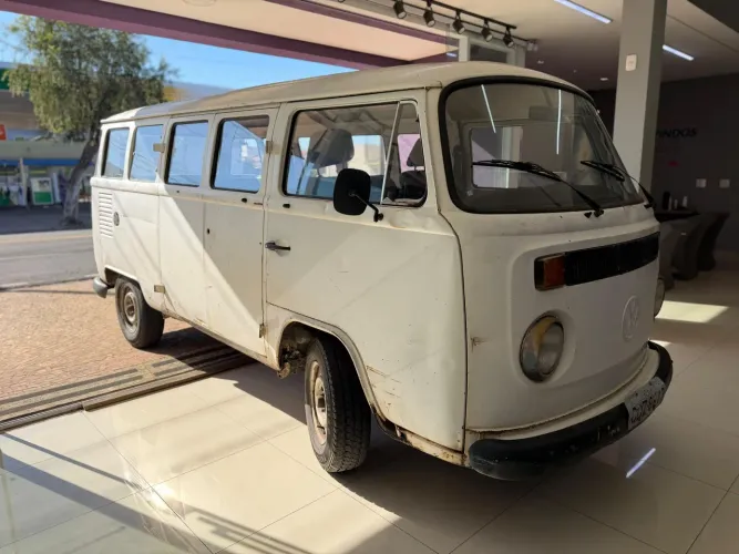 Volkswagen Kombi Standard/ Luxo/ Serie Prata 1990