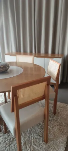 Mesa Redonda 1.30 m com 6 cadeiras Maciças