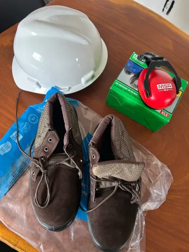 BOTINA N41+ABAFADOR+CAPACETE