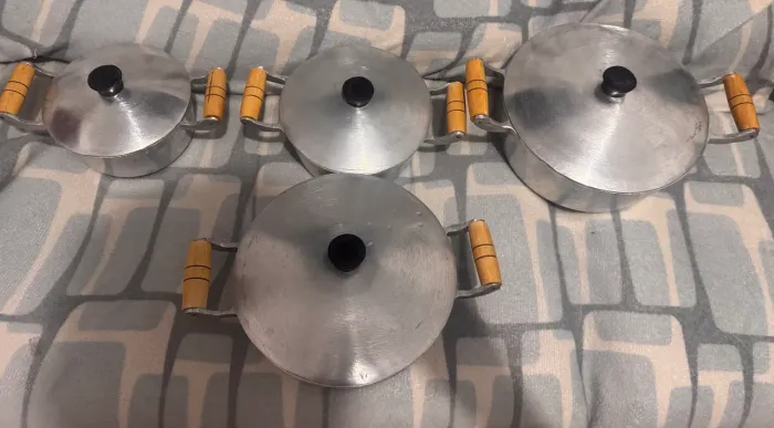 Conjunto com 4 Panelas de Alumínio Batido Grosso com Tampas - Resistentes e Pesadas