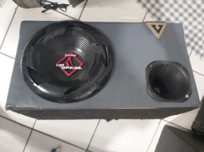 Caixa de som automotiva