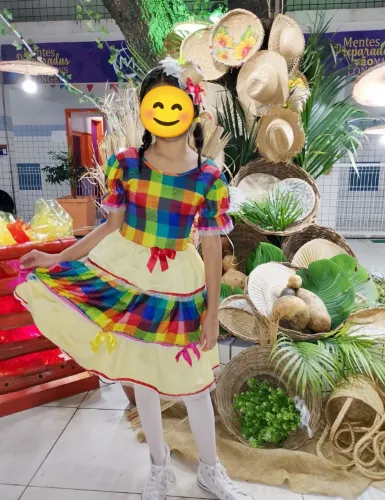 Vestido São João infantil e tiara de chapeuzinho 