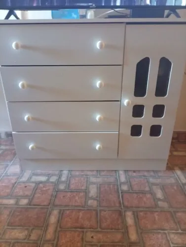 Cômoda semi nova