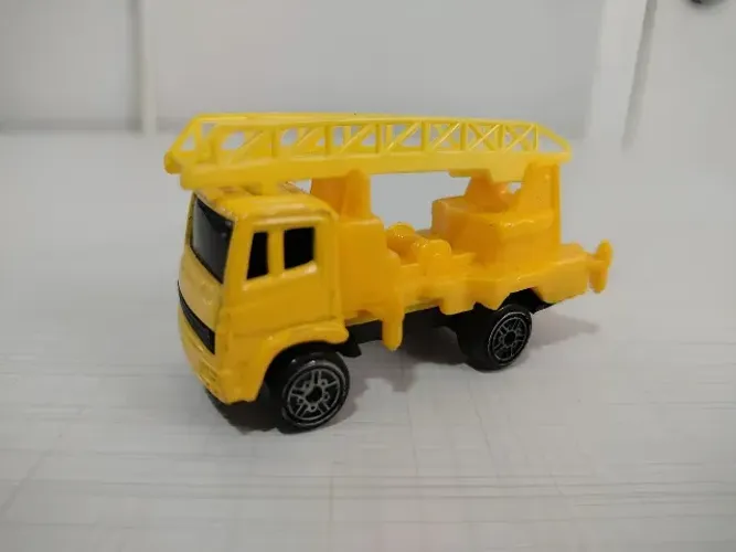 Miniatura Caminhão De Serviço Maisto 1:64 Amarelo