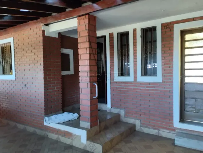 Casa à Venda no Jardim Bandeirantes por R$280.000 - 4 Quartos, 2 Banheiros, 2 Vagas de Gar