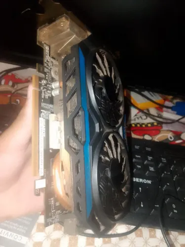 Placa de video GTX 960 4g nova so que ta pouco suja pq eu tenho medo de abrir ela e queb