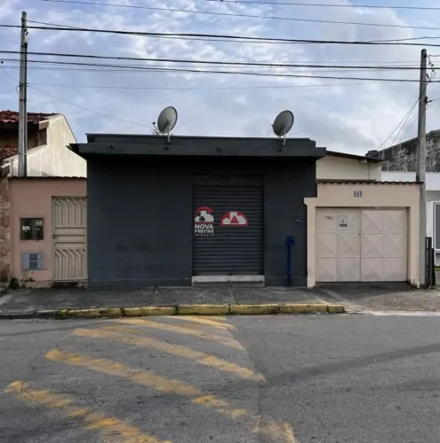 Casa à Venda com Ponto Comercial - Bairro São Benedito, Pindamonhangaba
