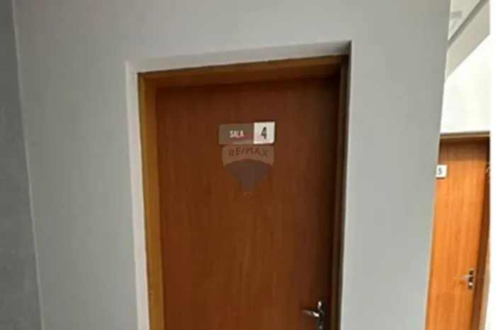 Locação de sala comercial moderna no centro de Mairiporã - SALA 4