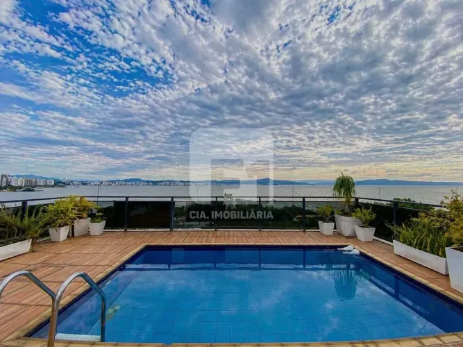 Cobertura duplex de 4 dormitórios à venda na Beira Mar - Florianópolis