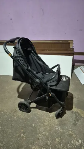 Carrinho bebe compacto 