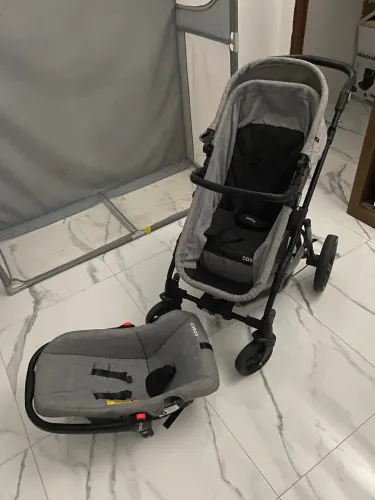 Carrinho de bebê Cosco