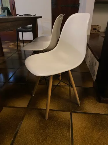 Cadeira Eames branca 