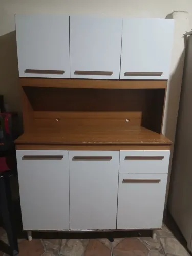 Vendo uma armário super consevado