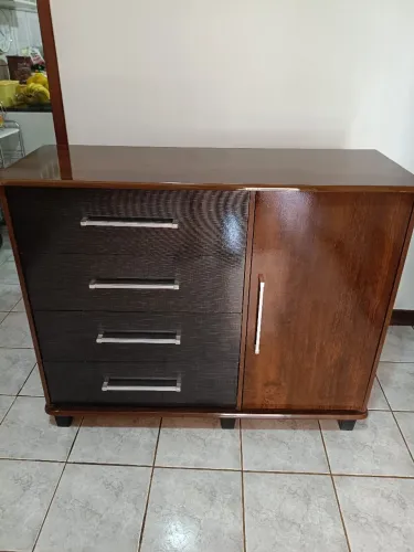 Cômoda Castanho escuro e preta