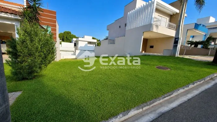 Terreno a venda 300 m² topografia em declive no condomínio Golden Park Alpha zona norte de