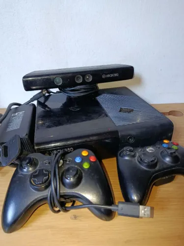 ?Xbox 360 Slim + Kinect + 2 Controles (Bloqueado / Nunca Aberto - Lacre Original)