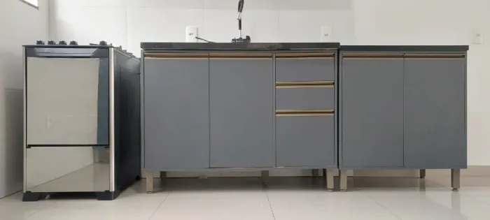 VENDO ARMARIOS DE COZINHA EM OTIMO ESTADO E UM FOGÃO DACO.