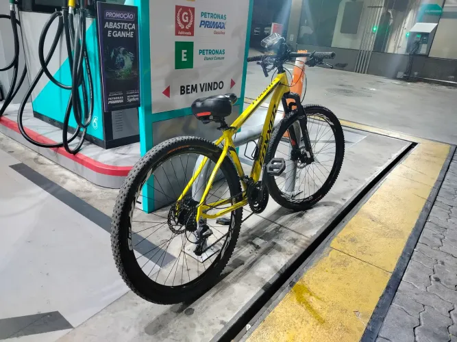 VENDO OU TROCO EM MOTORIZADA, BIKE ARO 29, COM FREIOS A DISCO NA FRENTE E ATRÁS,