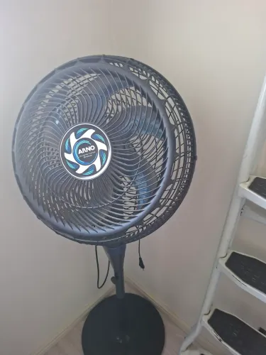 Ventilador de pé Arno