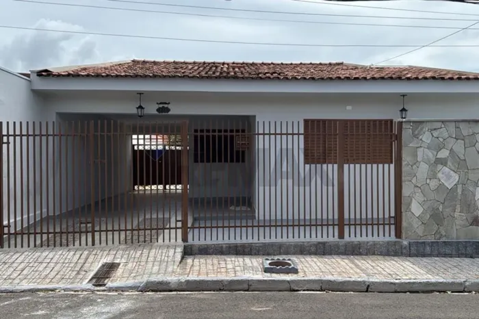 casa térrea com 3 dormitórios area construida 137 m2 reformada no Cristo rei com preço de