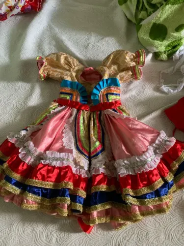 Vendo ou alugo Vestidos são João veste de 4 a 7 anos