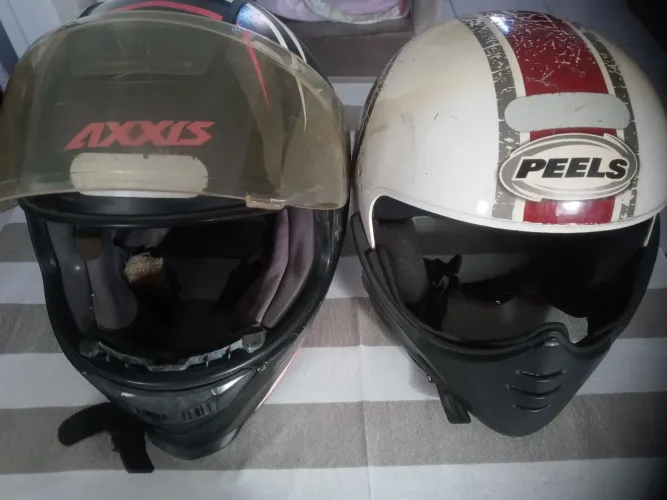 2 Capacetes. vendo ou troco por celular, tablet com volta minha