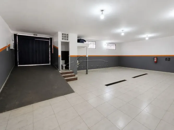 Galpão comercial de 100m² com 01 banheiro para locação - Vila Tibério