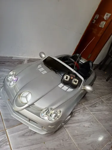 Carro elétrico infantil
