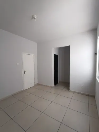 Sala em Prédio Comercial no Centro de Alcântara, SG