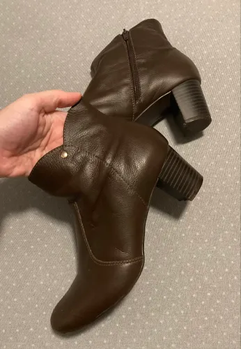 Bota marrom