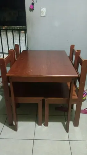 Mesa de madeira maciça