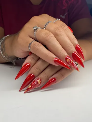 Manicure e alongamento em gel a domicílio 