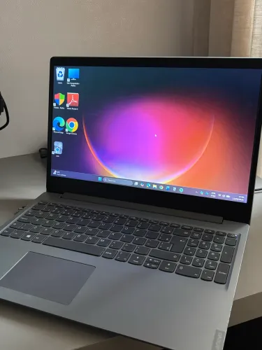 Notebook Lenovo Ideapad 8GB RAM, 118gb SSD, placa gráfica 512MB