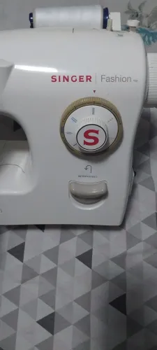 Maquina de costurar singer