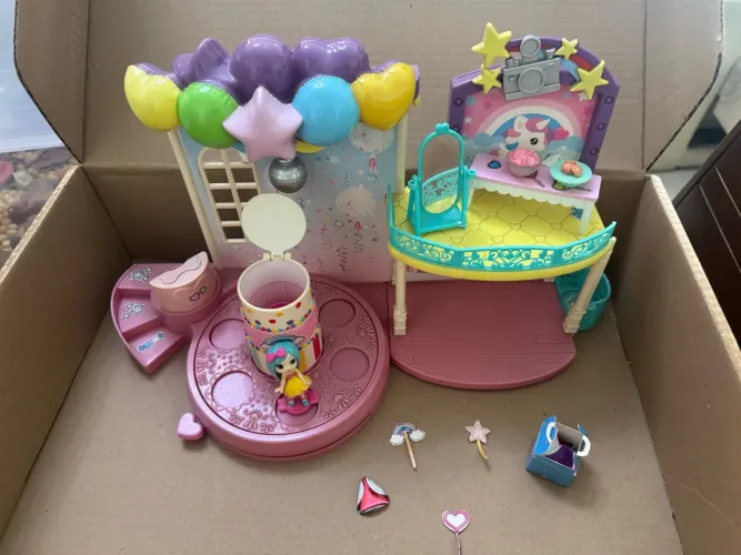 Playset Festa Poptastic Party Popteenies Sunny - Com Boneca e Acessórios