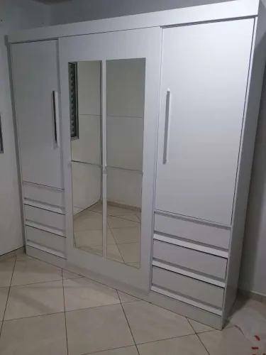 Guarda Roupa impecável!!!