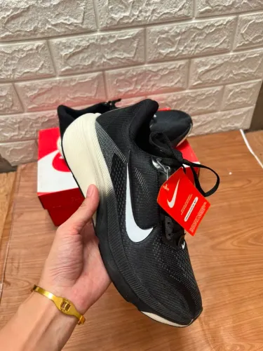 Tênis da Nike zoomx modelo novo